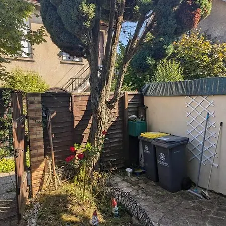 Avec Jardin Apartment